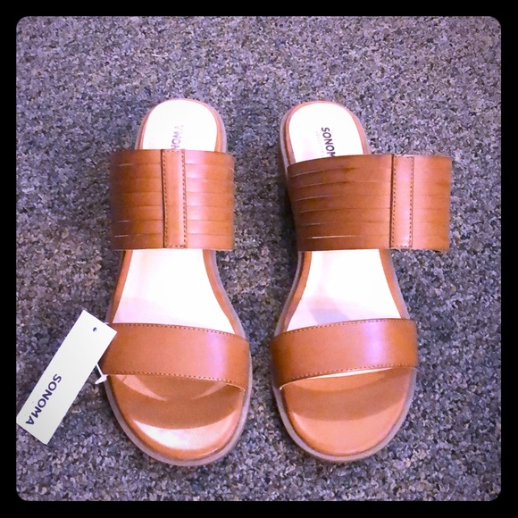 Shoes - New with tag women sandal